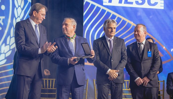 Fundador da Automatic recebe Ordem do Mérito Industrial da FIESC